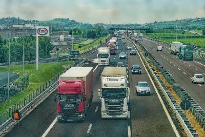Jakie ubezpieczenia na życie dla kierowców zawodowych powinna wykupić firma transportowa?